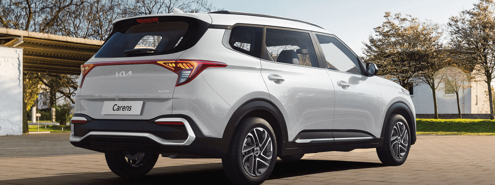 Kia Carens cab on rent in Lucknow